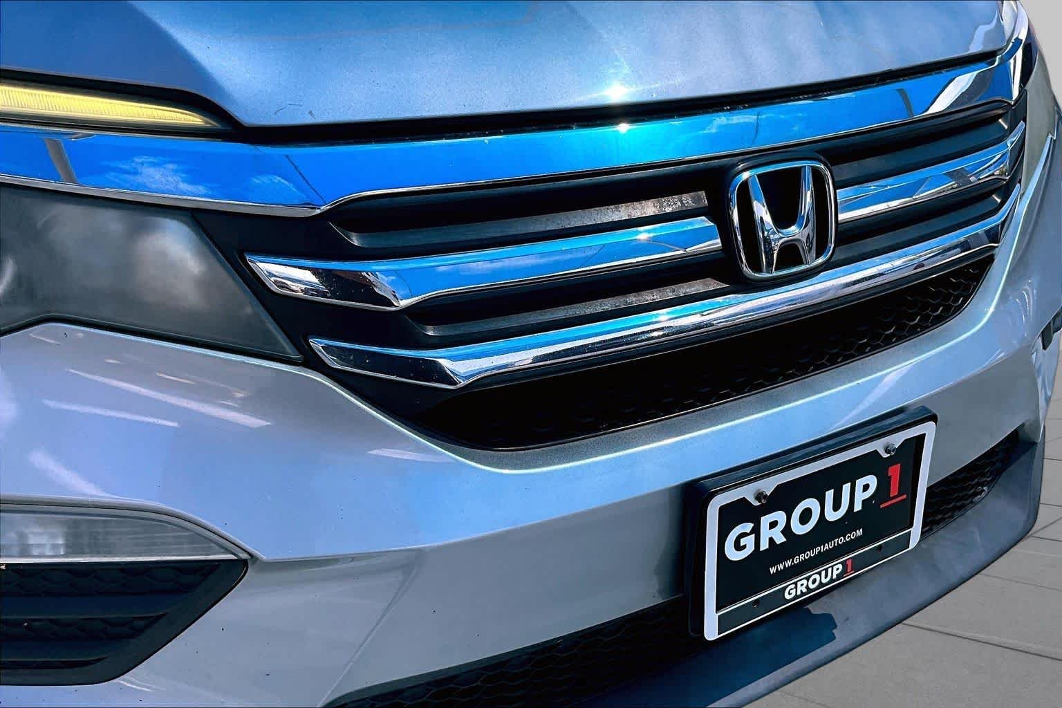 Used 2018 Lunar Silver Metallic Honda EX-L image 30