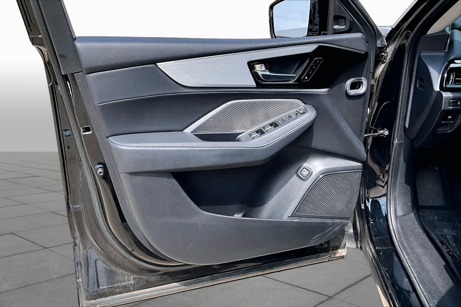 Used 2023 Majestic Black Pearl Acura w/Technology Package image 25