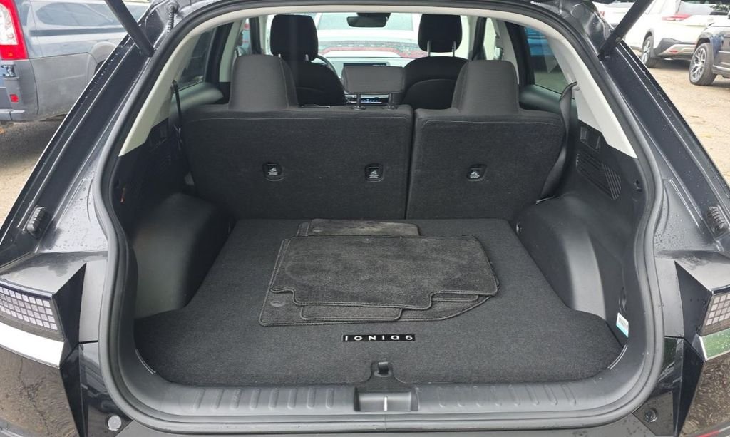 Used 2024 Black Hyundai SEL image 8