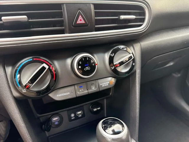 Used 2019 White Hyundai SEL image 18