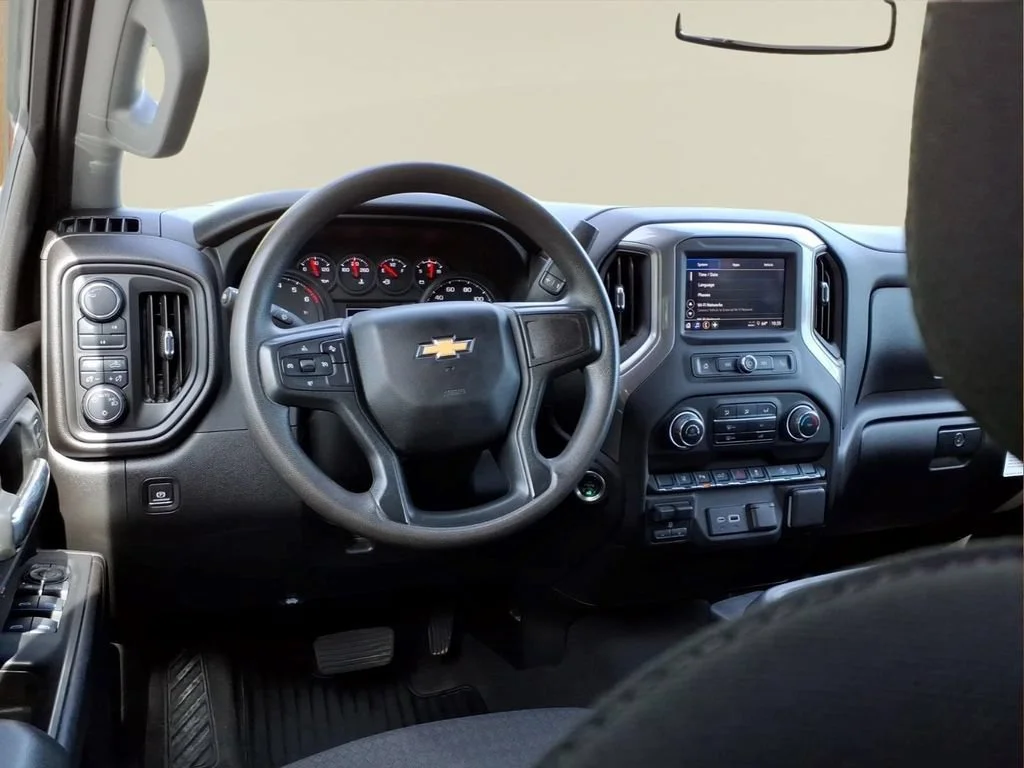 Used 2025 Summit White Chevrolet Custom image 3
