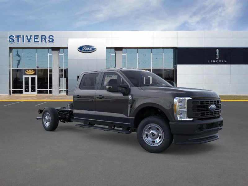 2026 Ford F-350 XL 4x4 Crew Cab 179-In SRW's photo