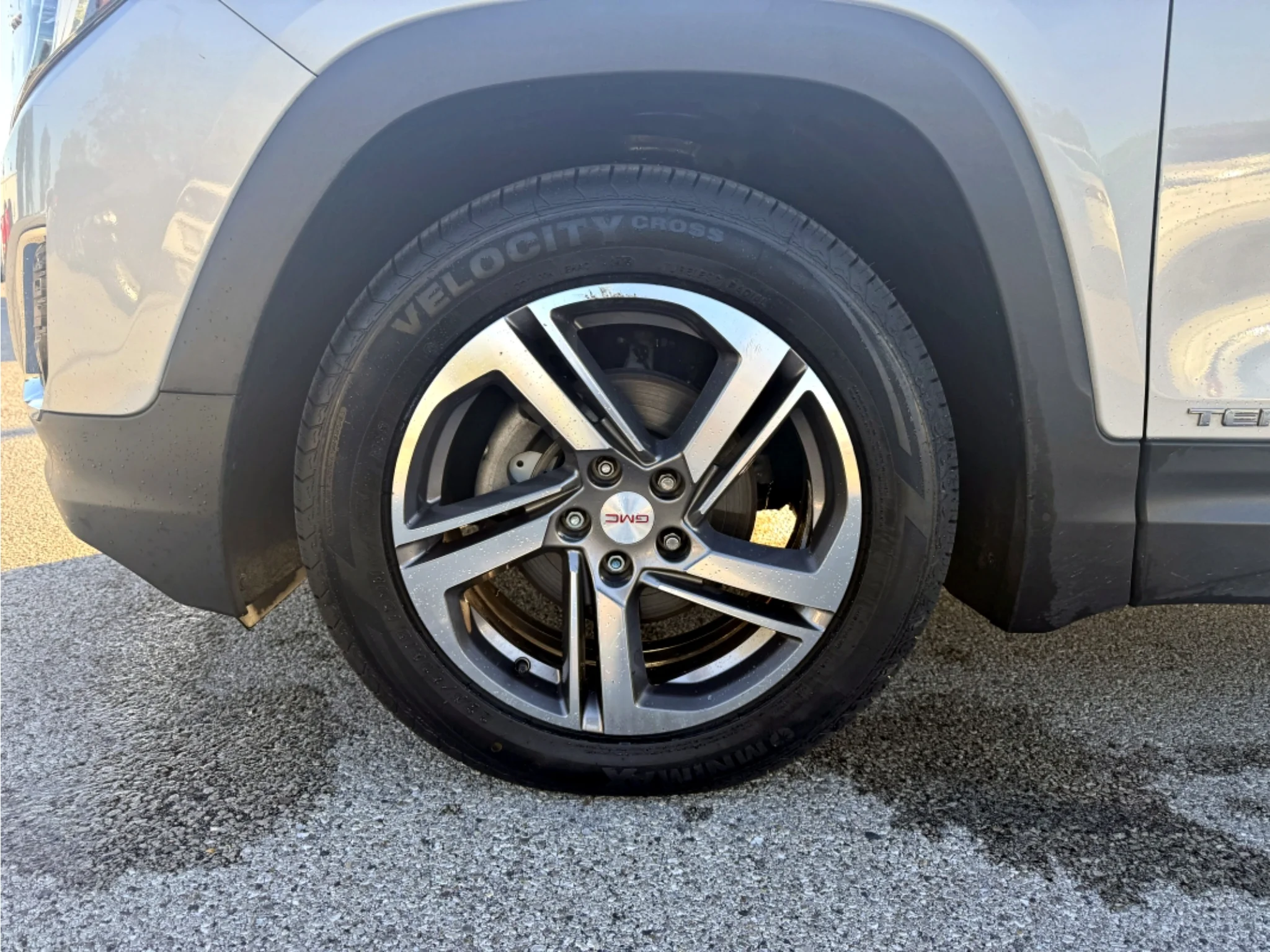 Used 2018 Quicksilver Metallic GMC SLT image 24