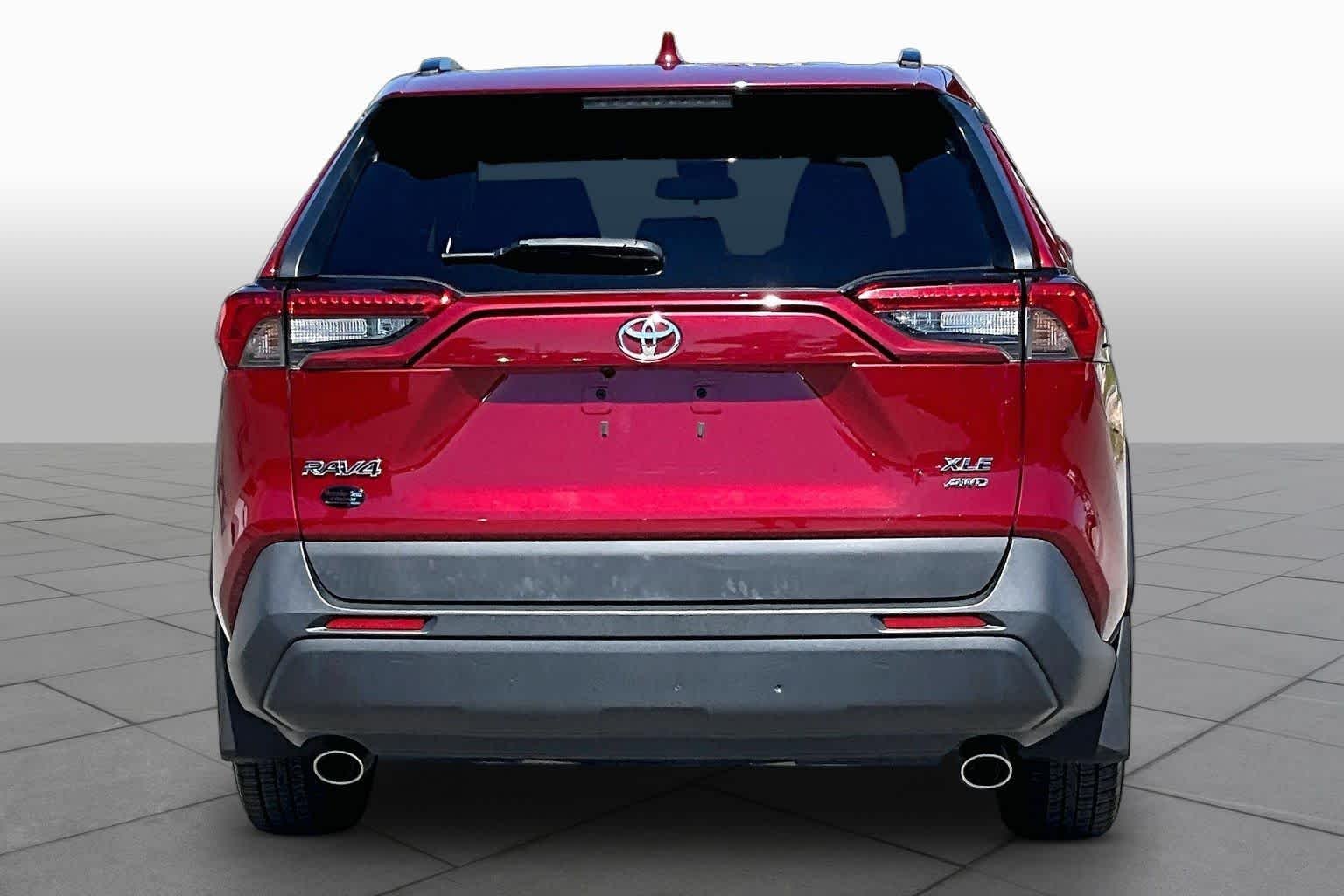 Used 2020 Ruby Flare Pearl Toyota XLE image 5