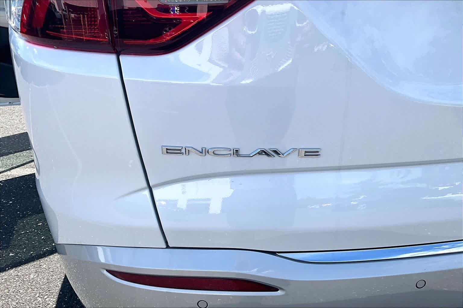 Used 2024 White Frost Tricoat Buick Essence image 18