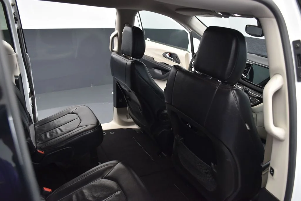Used 2022 White Chrysler Touring L image 22
