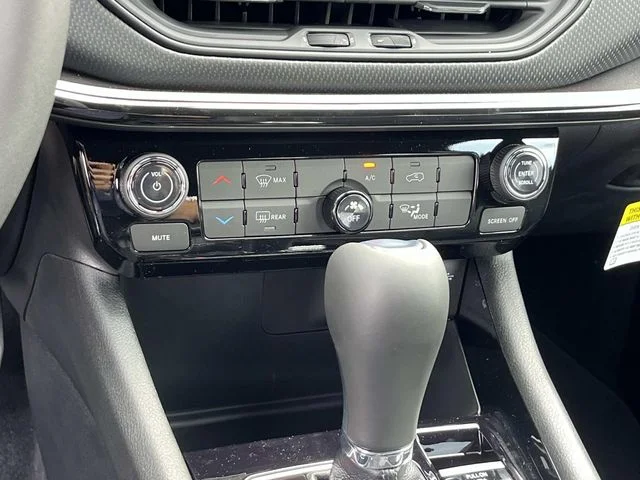 New 2026 Fathom Blue Pearl-Coat Exterior Paint Jeep Latitude Altitude image 24