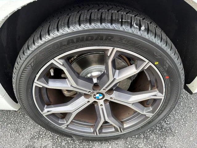 Used 2021 White BMW sDrive40i image 20