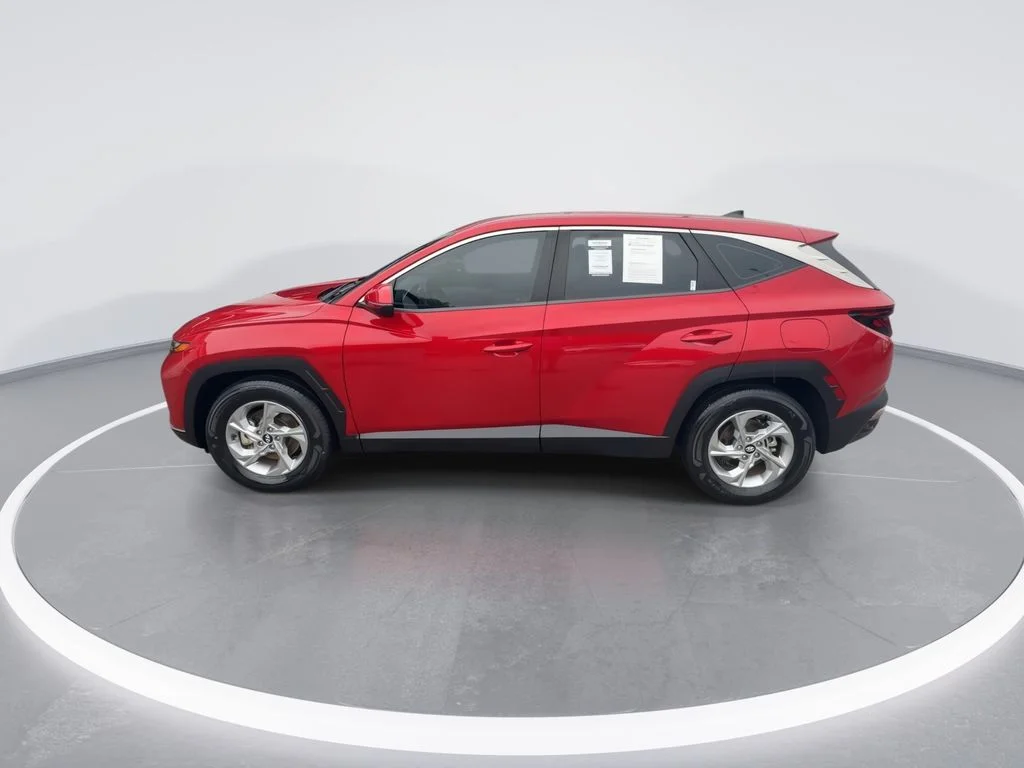 Used 2022 Red Hyundai SE image 5