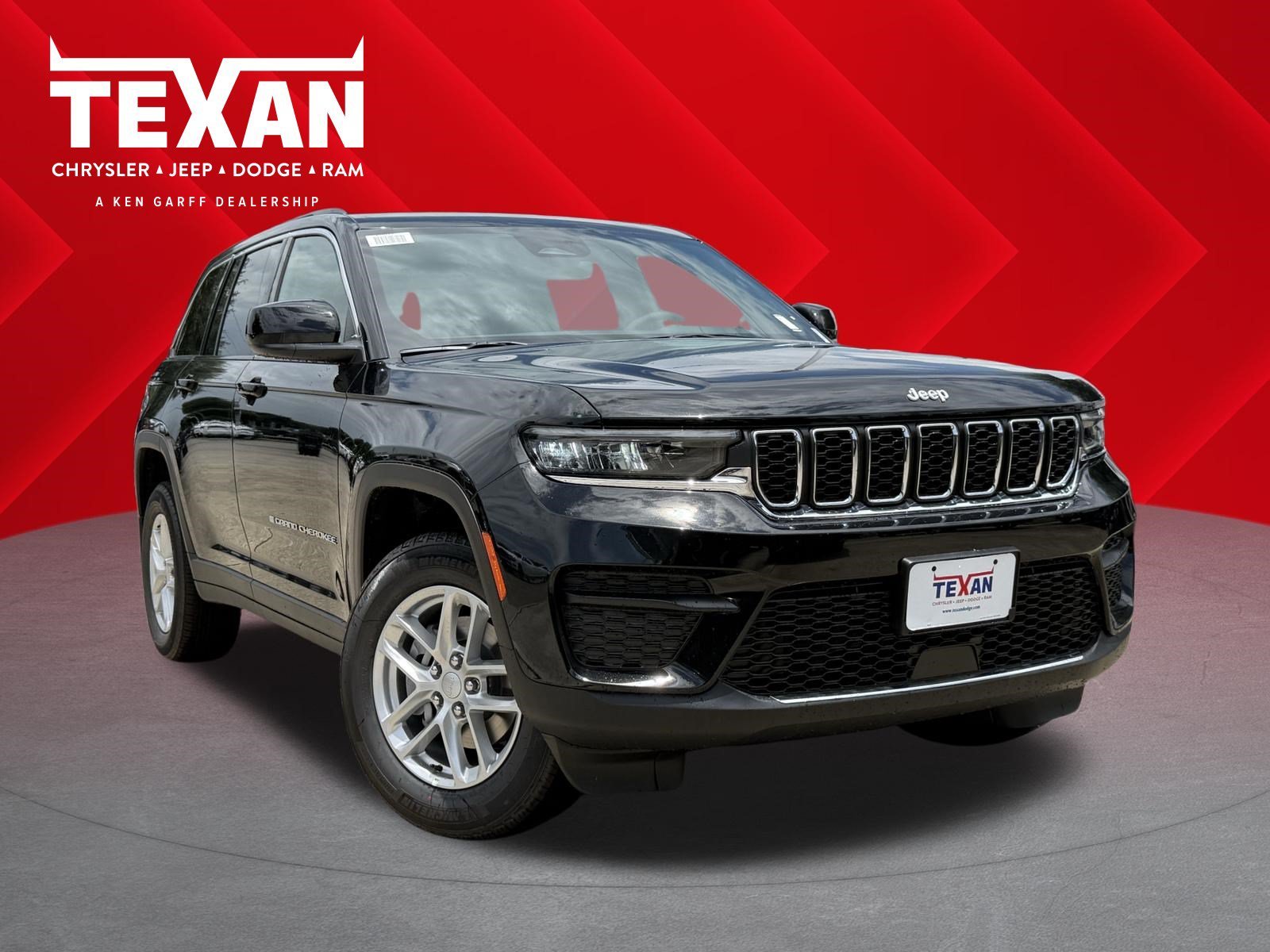 New 2026 Diamond Black Crystal Pearl-Coat Exterior Paint Jeep Laredo image 1