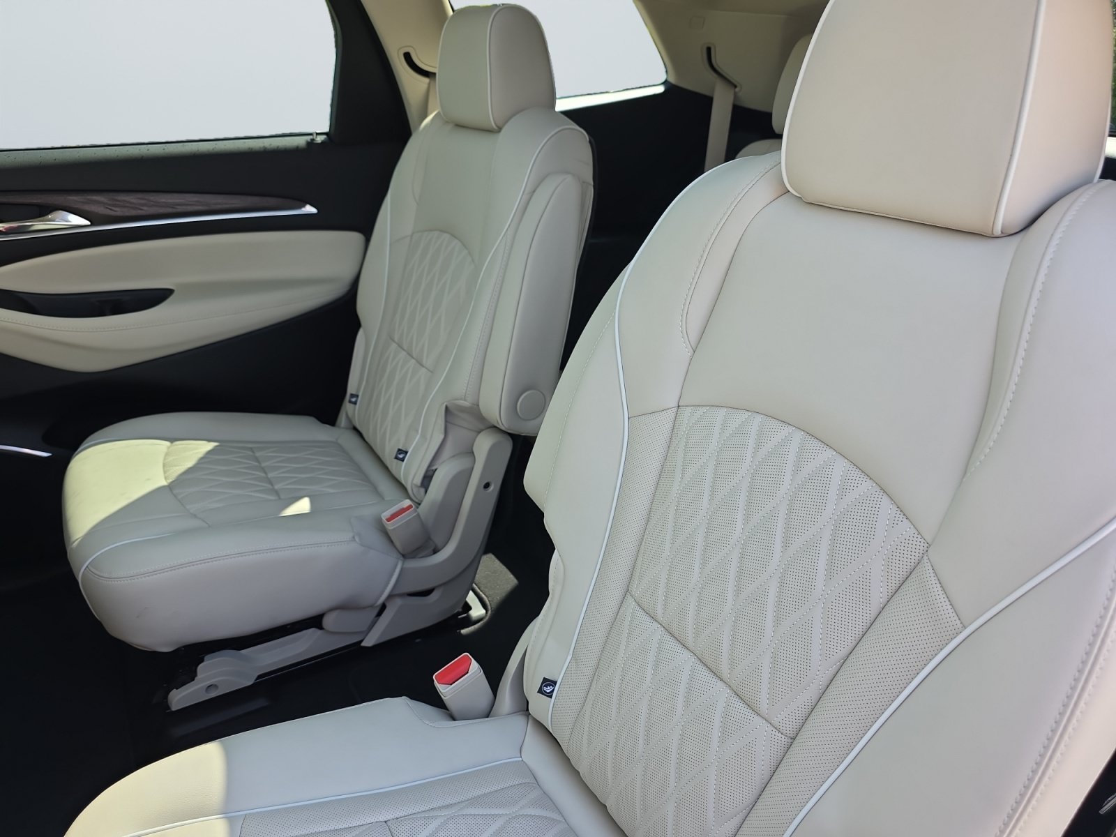 Used 2023 White Frost Tricoat Buick Avenir image 13