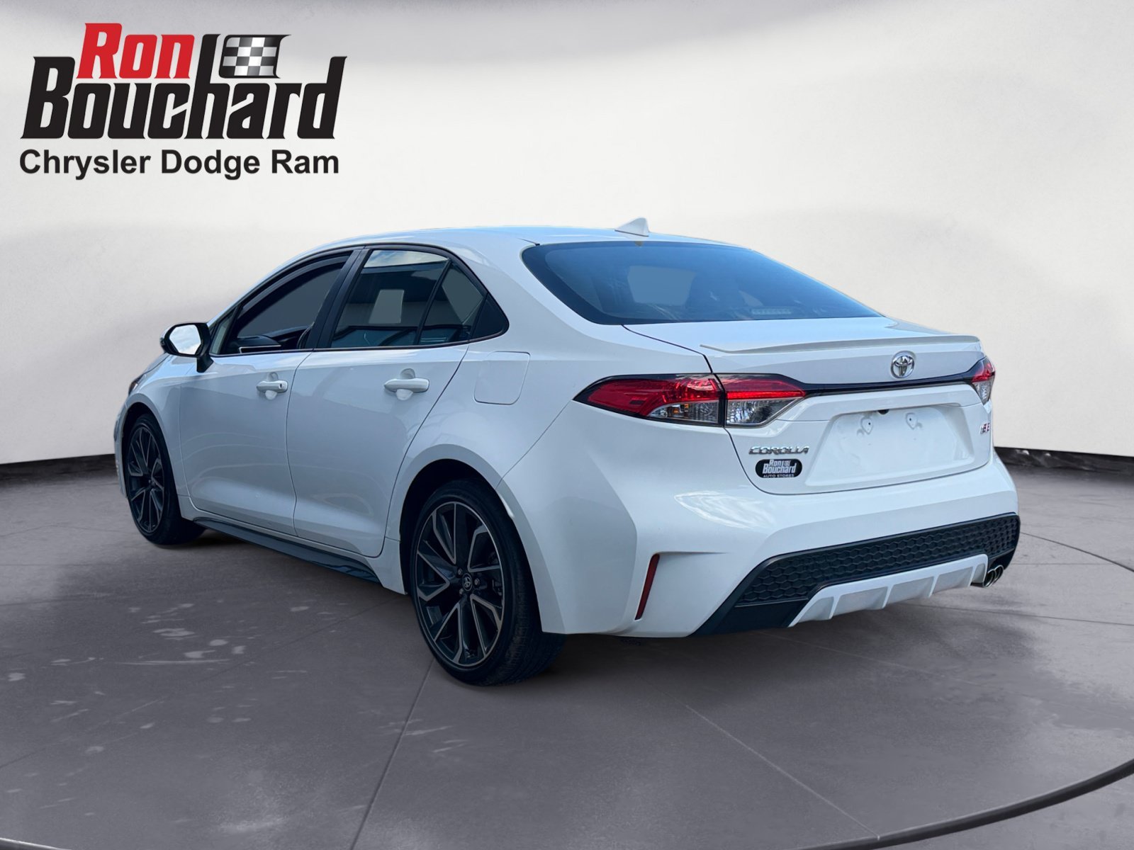 Used 2022 White Toyota SE image 4