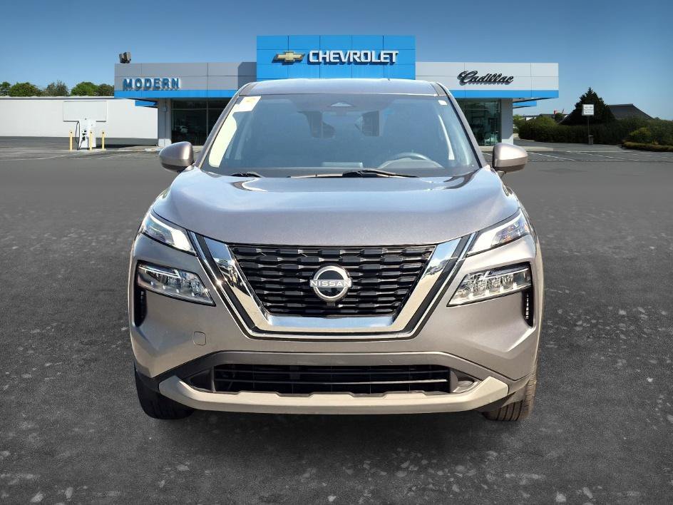 Used 2023 Gun Metallic Nissan SV image 8