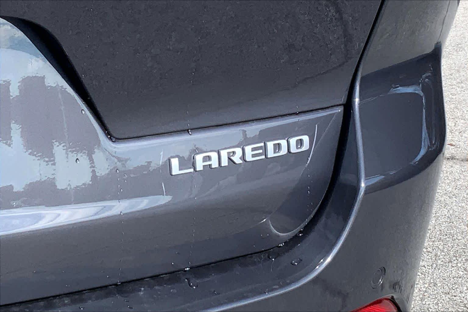 New 2026 Baltic Gray Metallic Clear-Coat Exterior Paint Jeep Laredo X image 14