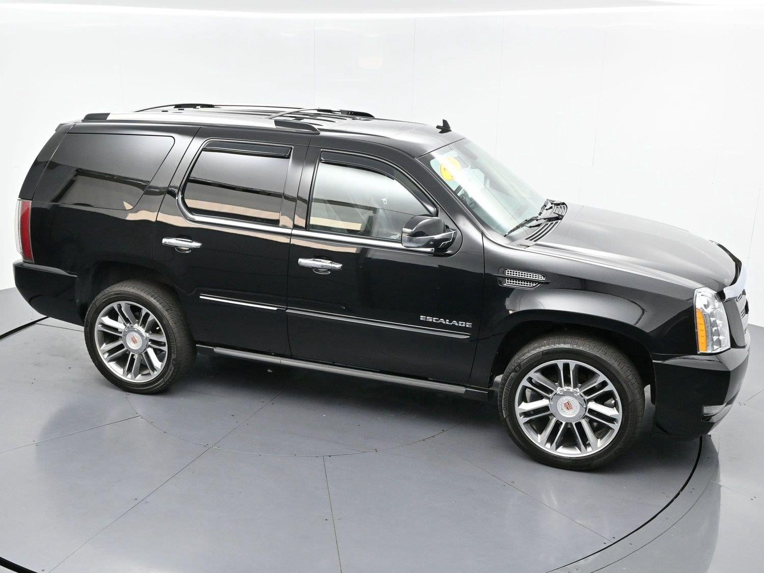 Used 2013 Black Raven Cadillac Premium image 45
