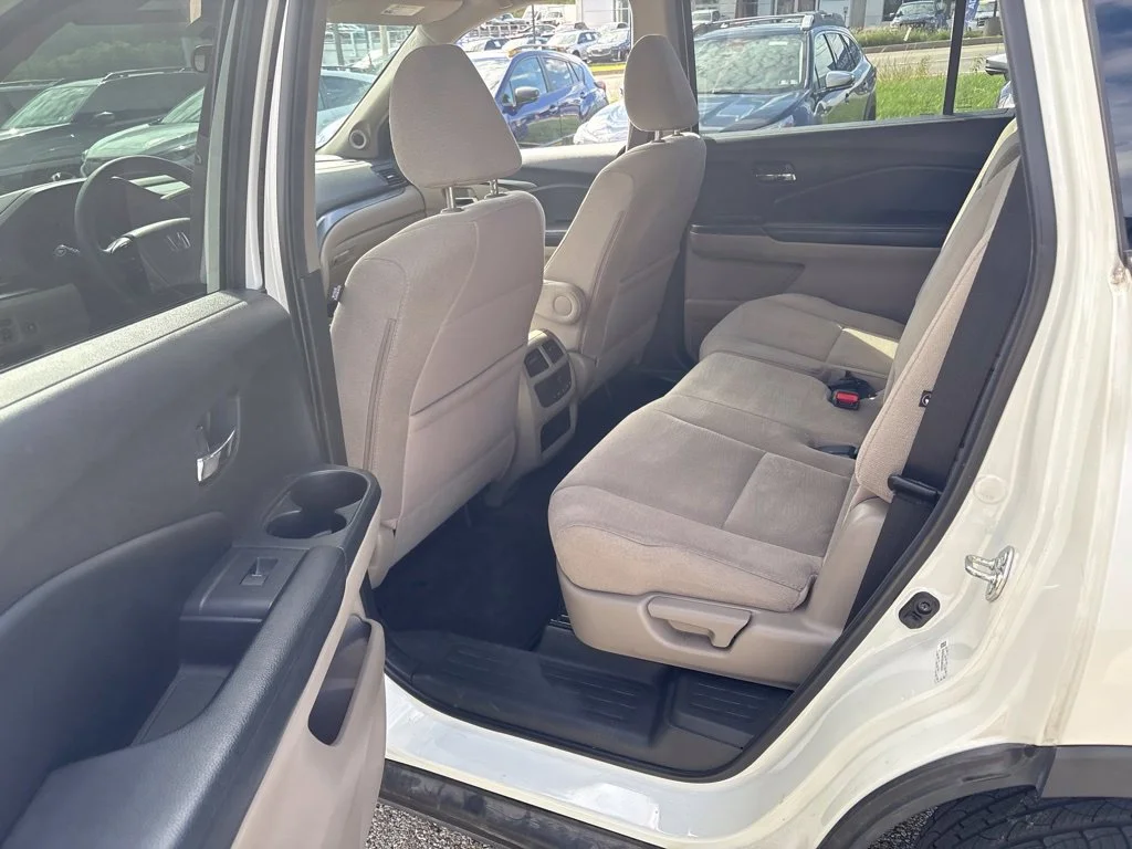 Used 2016  Honda EX image 28