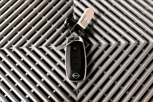 New 2026 Aspen White Tricoat/Super Black Nissan SR image 13