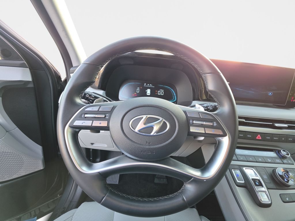 Used 2025 Graphite Hyundai SEL image 11