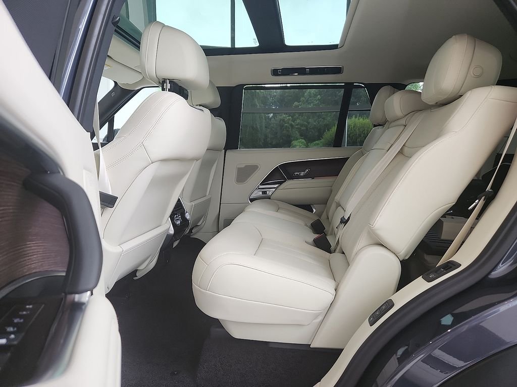 New 2026 Varesine Blue Land Rover SE image 5