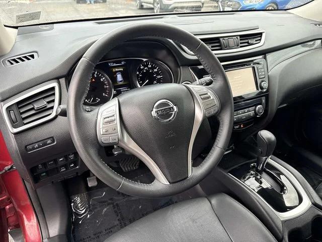 Used 2015 Red Nissan SL image 2