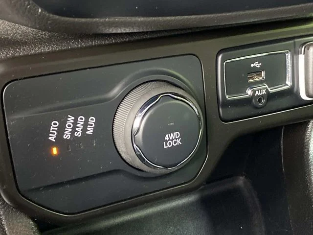 Used 2023 Black Jeep Latitude image 11