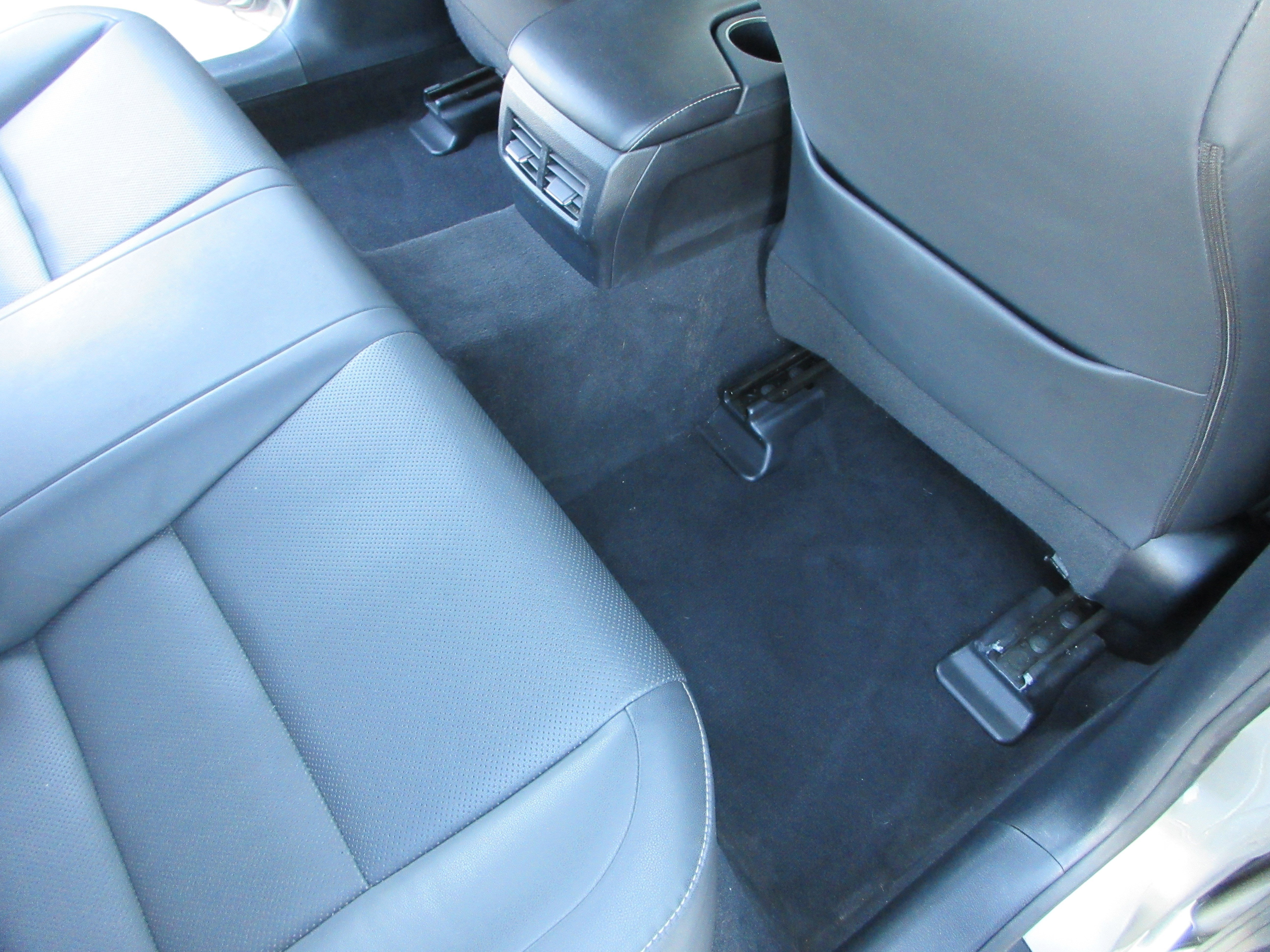 Used 2018 Atomic Silver Lexus 300 image 20
