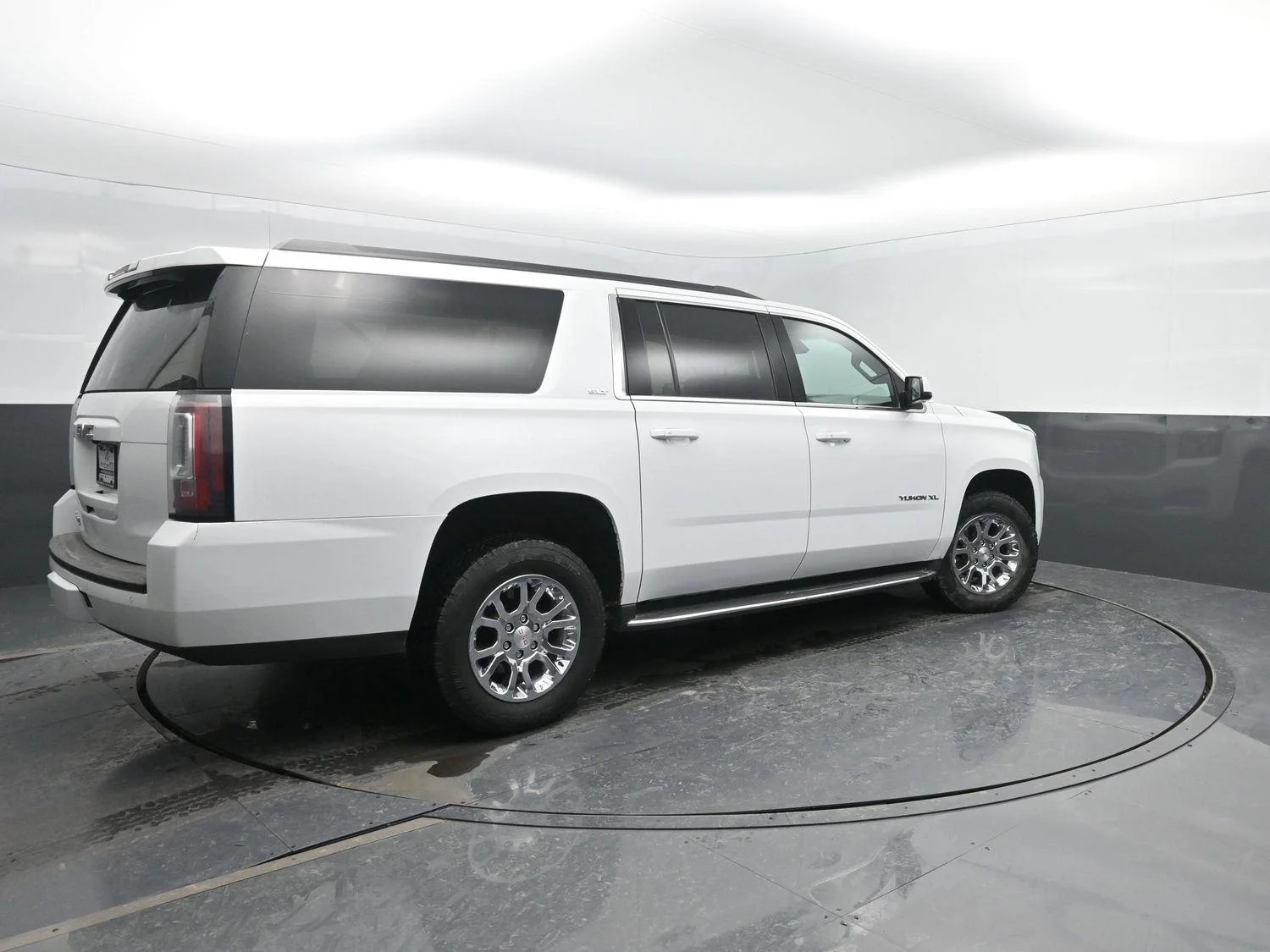 Used 2017 GMC Yukon XL SLT with VIN 1GKS2GKC2HR156636 for sale in Charles City, IA