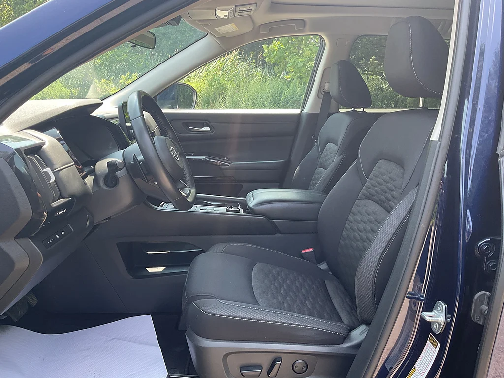 Used 2022 Deep Ocean Blue Pearl Nissan SV image 8