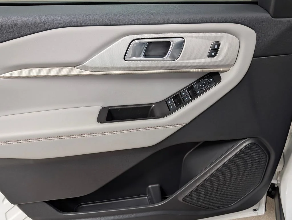 New 2026 Star White Metallic Tri-Coat Ford Active image 11