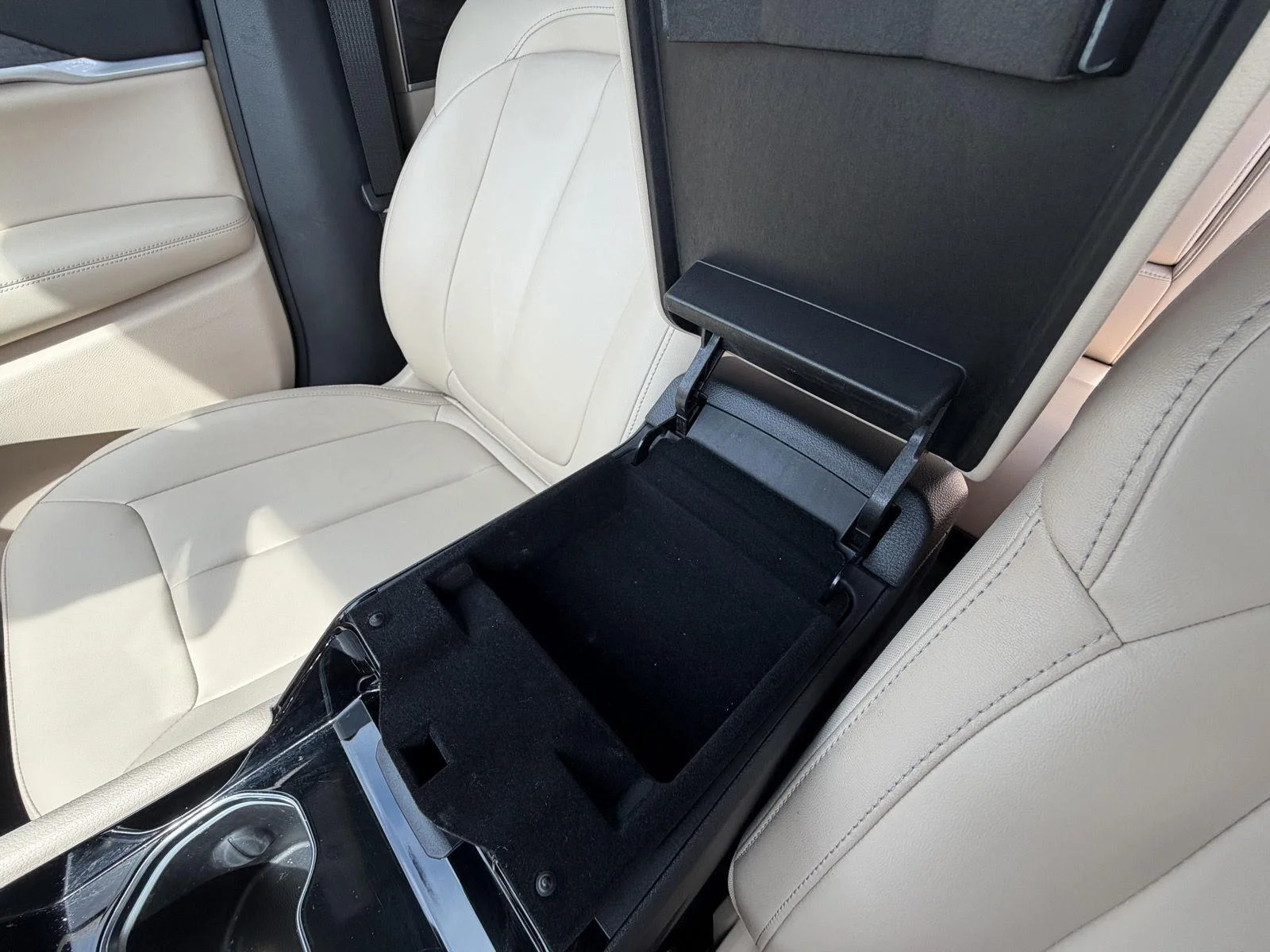 Used 2023 Diamond Black Crystal Pearlcoat Jeep Limited image 14