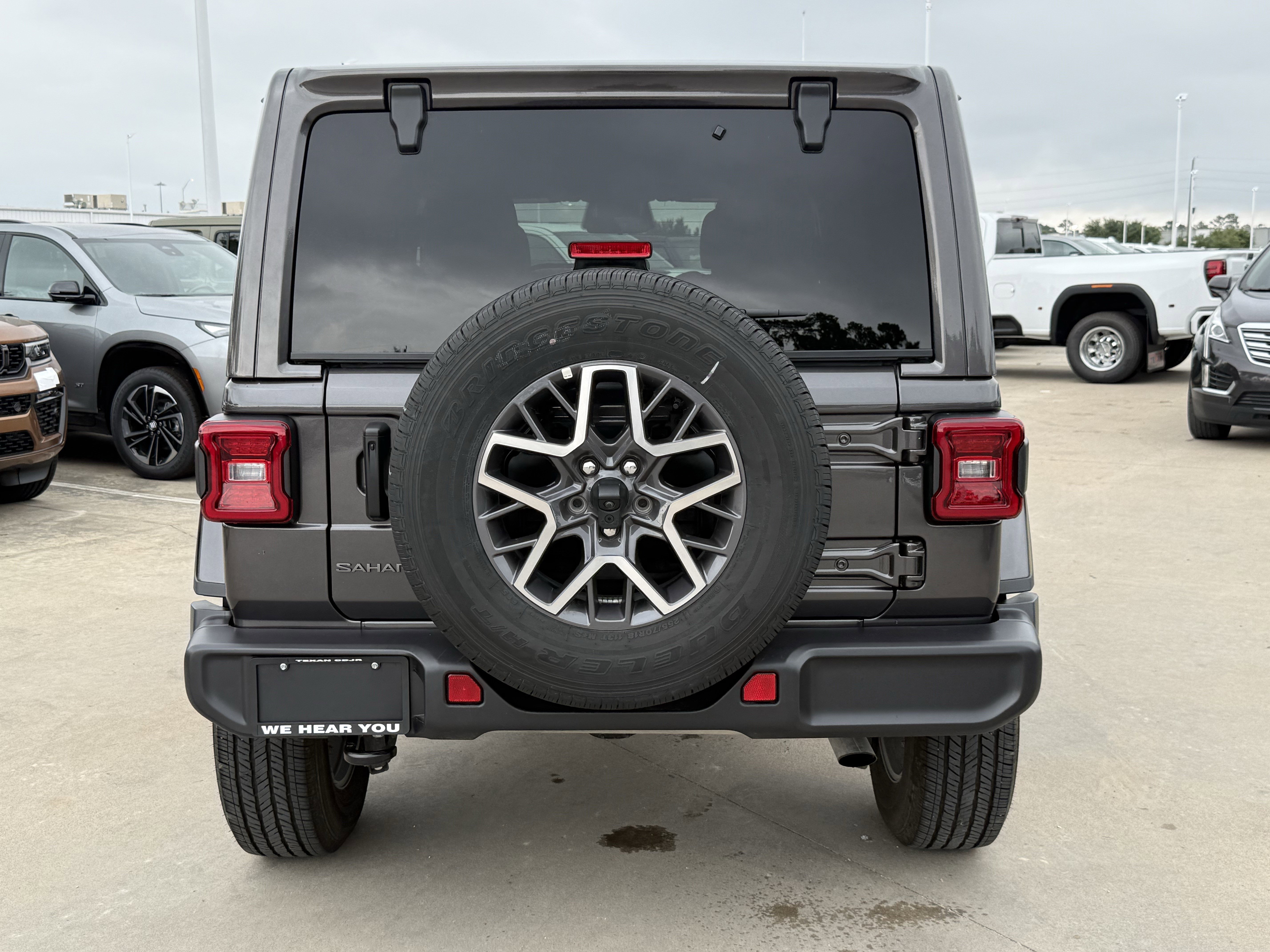 Used 2025 Granite Crystal Metallic Clearcoat Jeep  image 5