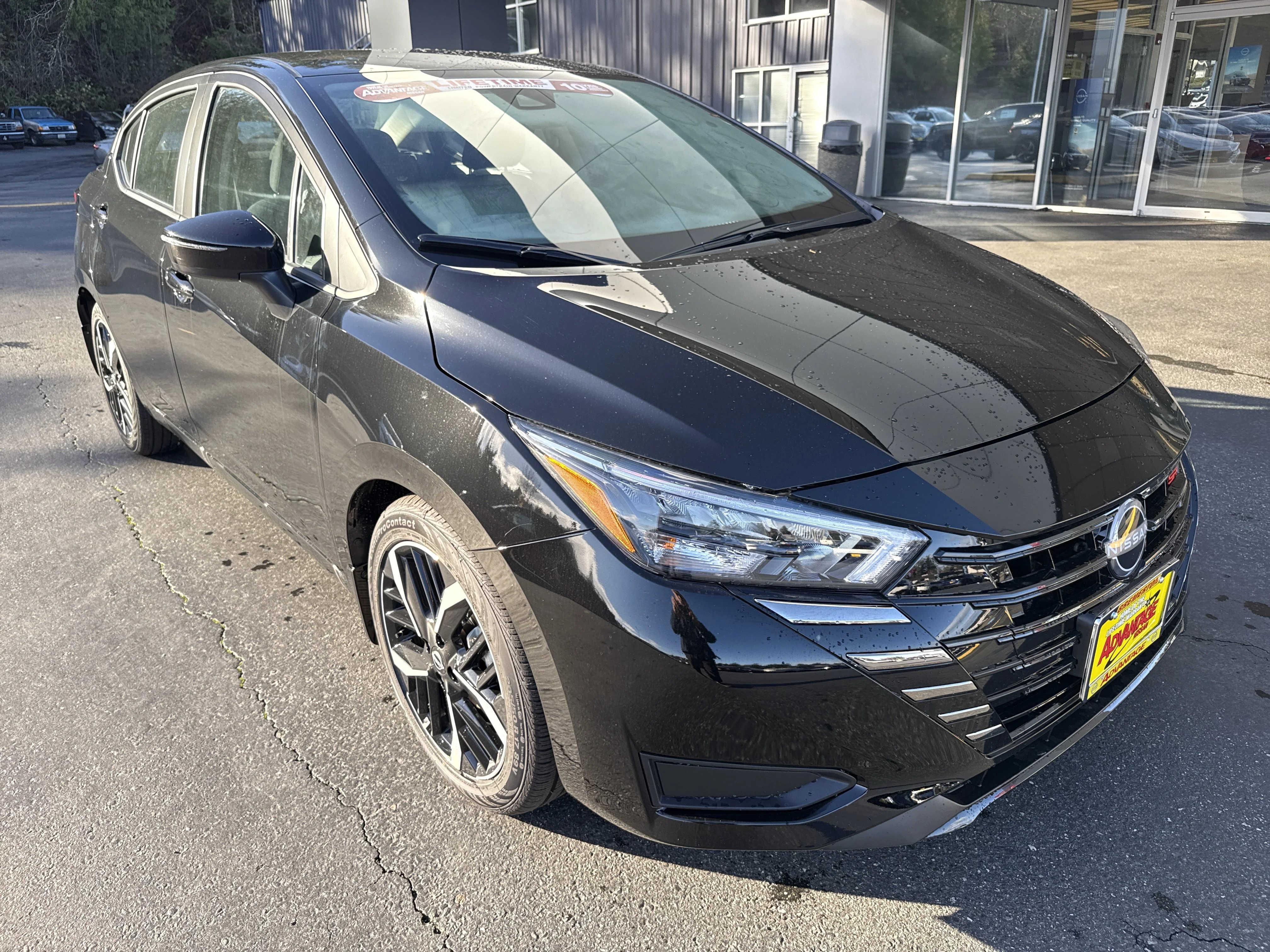 2025 Nissan Versa Sedan SR - Photo 8