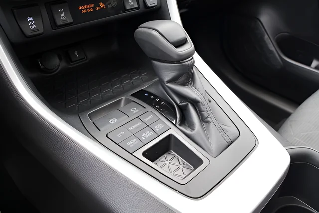 Used 2022 White Toyota XLE image 21
