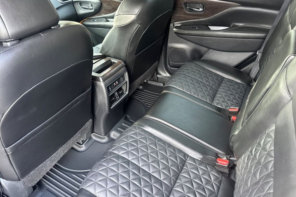 Used 2023 Silver Nissan Platinum image 13