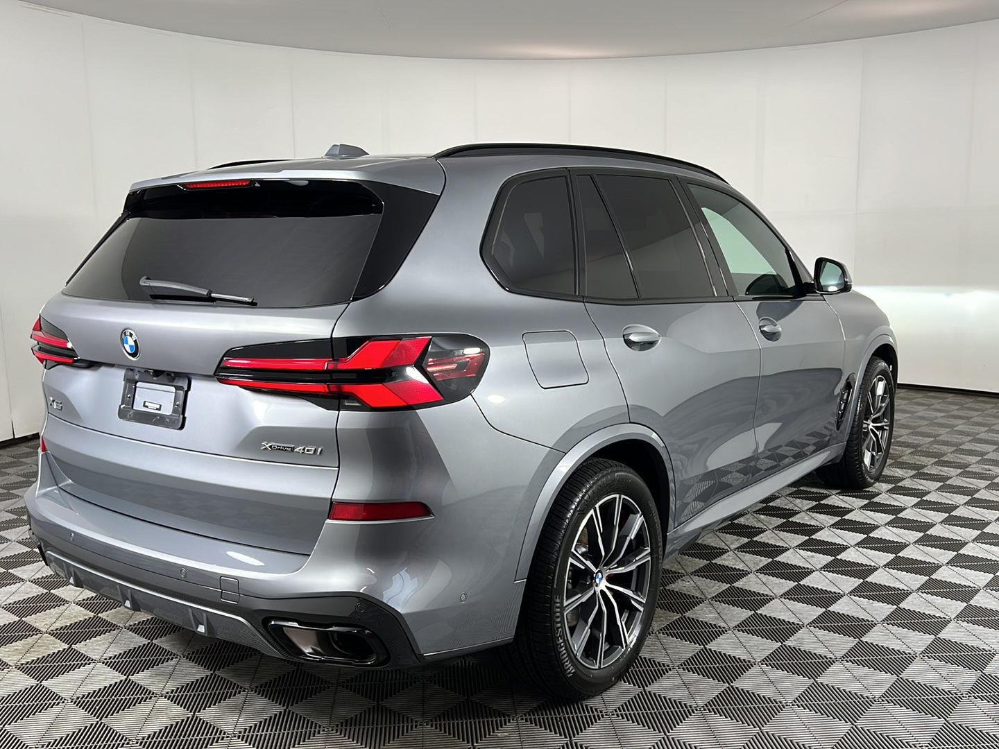 Certified Used 2024 Skyscraper Grey Metallic BMW xDrive40i image 5