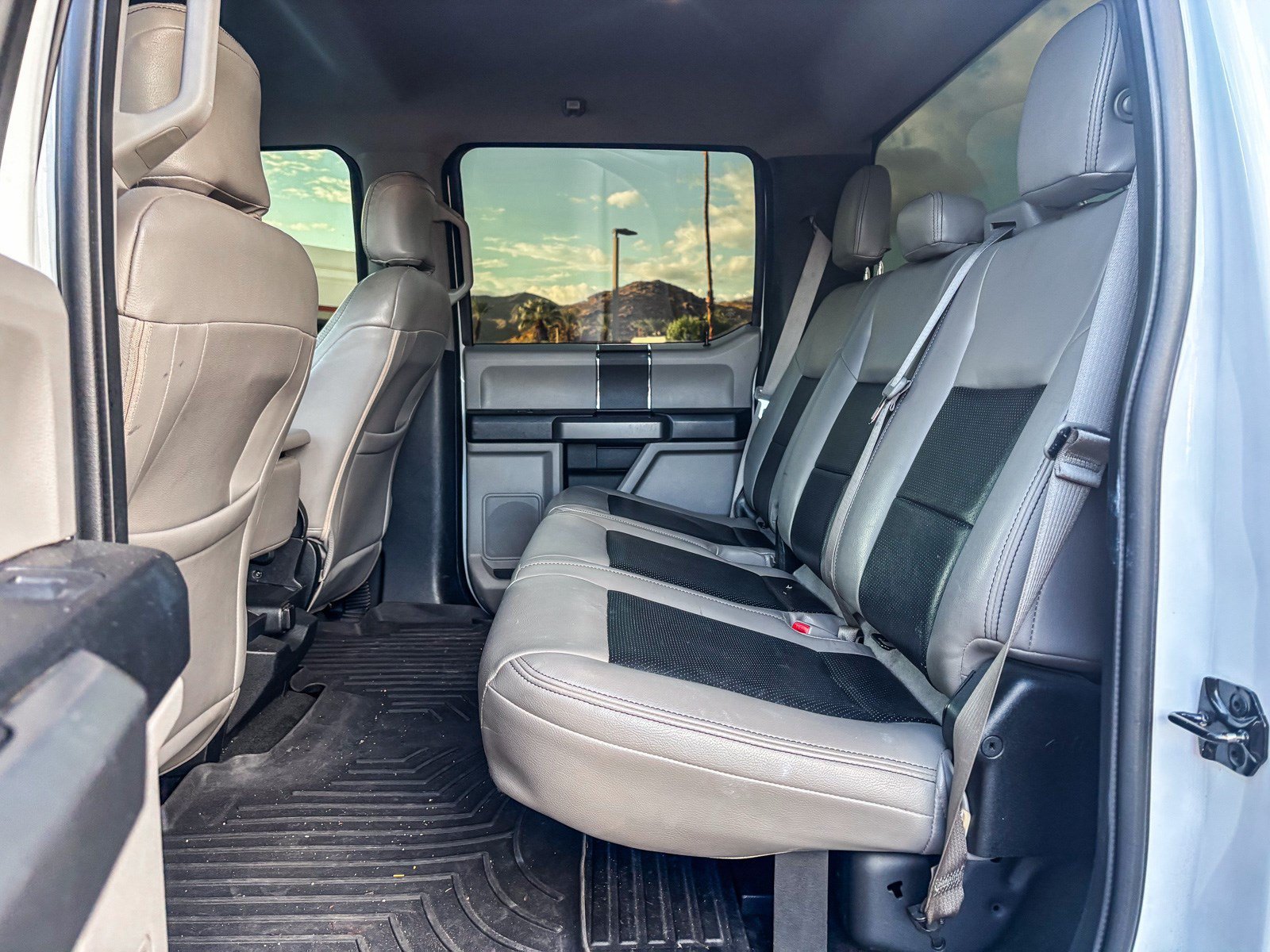 Used 2017 Oxford White Ford XLT image 13