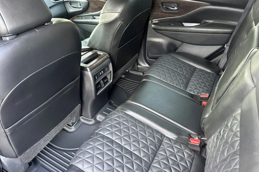 Used 2023 Silver Nissan Platinum image 13