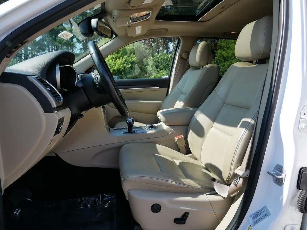 Used 2015 White Jeep Limited image 15