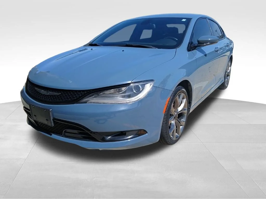 Used 2015 White Chrysler S image 2