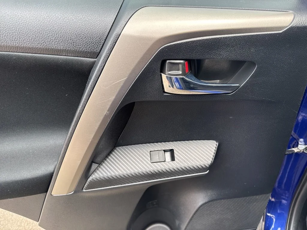 Used 2015 Blue Crush Metallic Toyota XLE image 31
