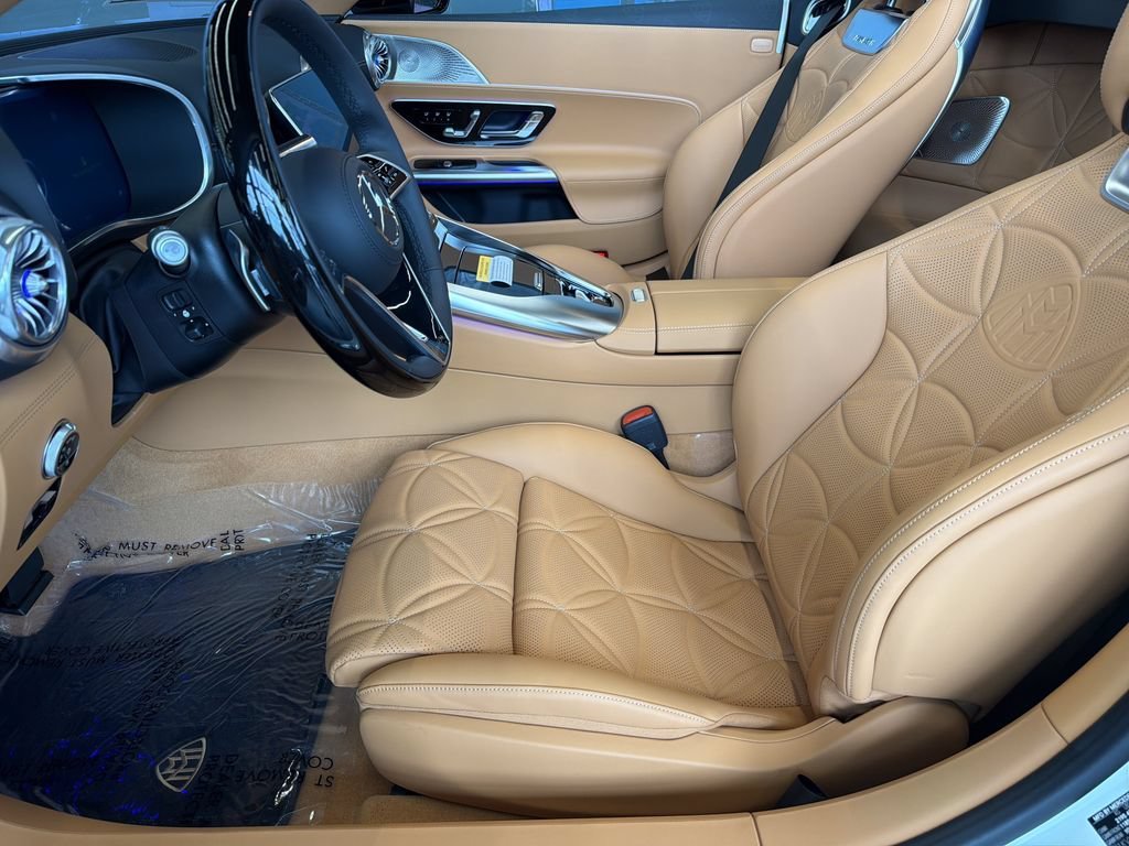 New 2027 MANUFAKTUR moonlight white magno (White Ambiance) Mercedes-Benz Maybach SL 680 Monogram Series image 52