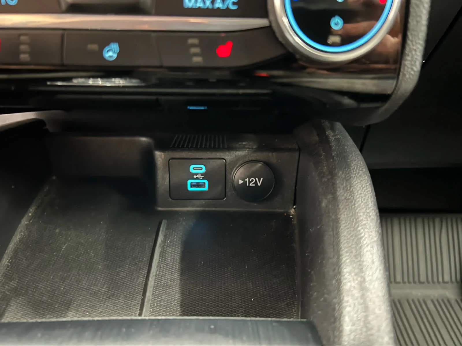 Used 2022 Stone Blue Metallic Ford SE image 21