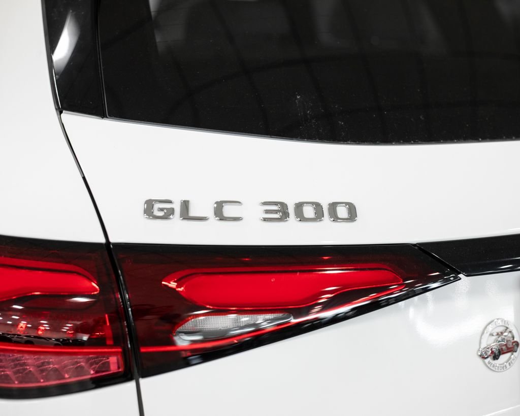 New 2026 Polar White Mercedes-Benz GLC 300 image 10