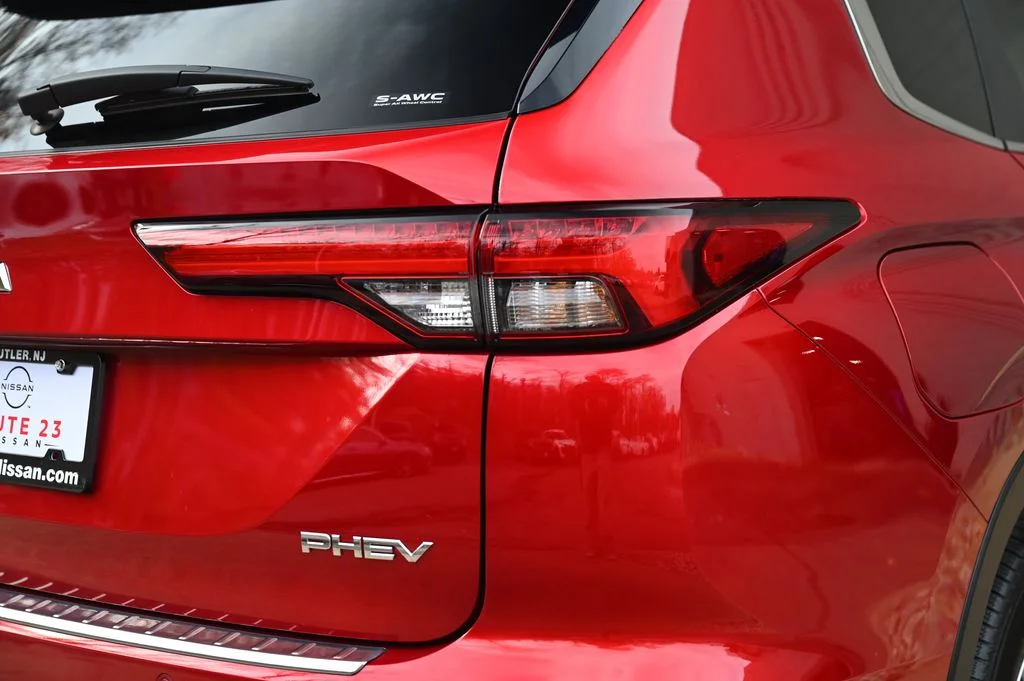 Used 2024 Red Mitsubishi ES image 9