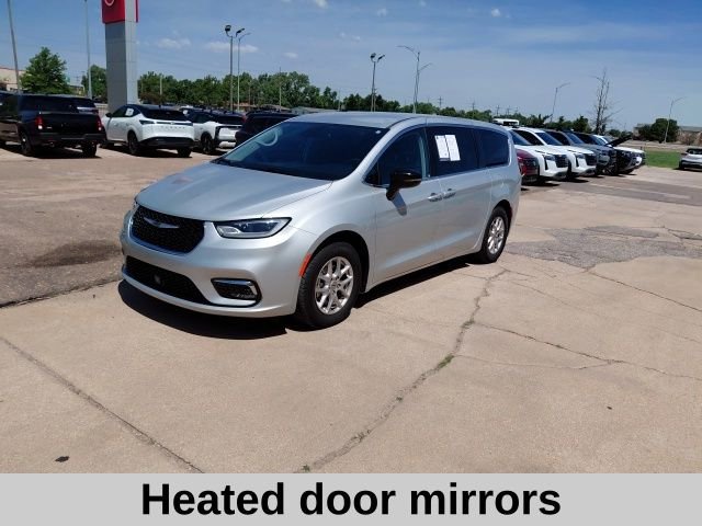 Used 2024 Silver Mist Clearcoat Chrysler Touring L image 9