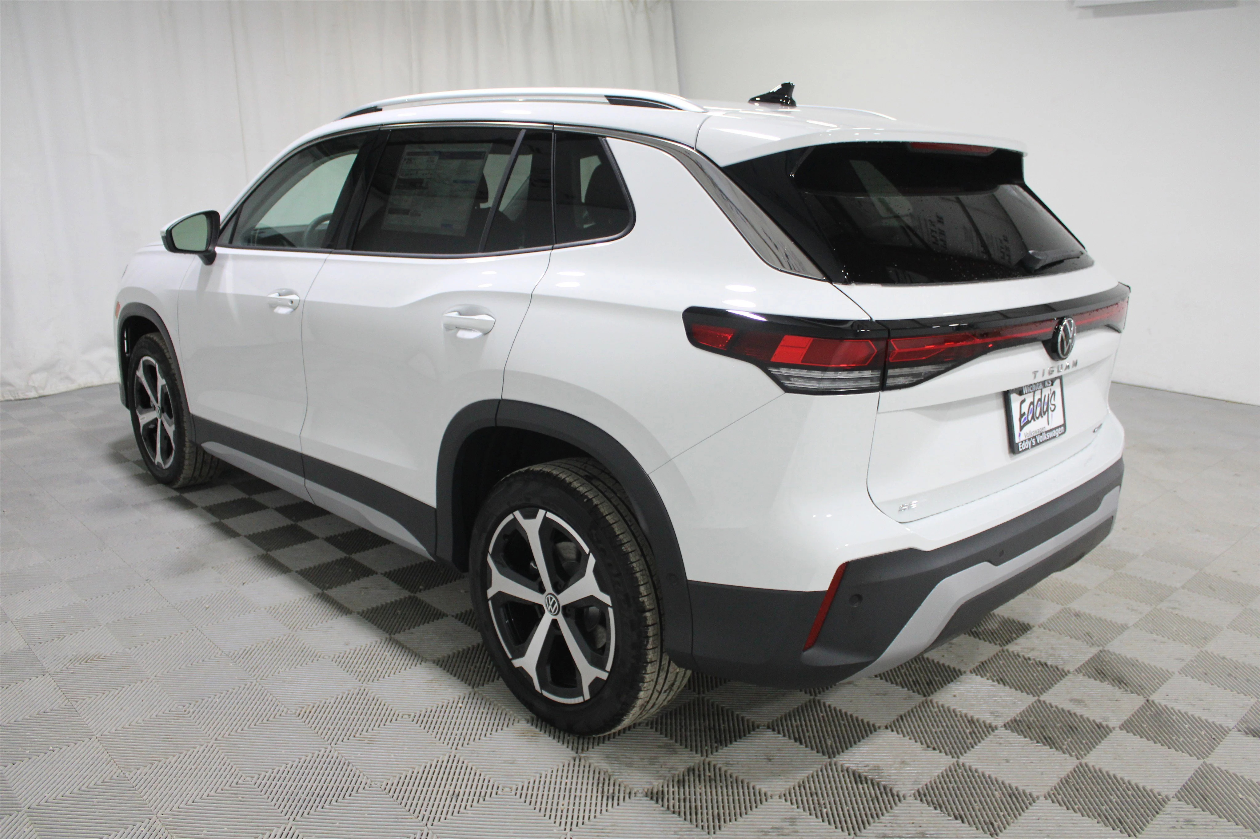 New 2026 Pure White Volkswagen SE image 28