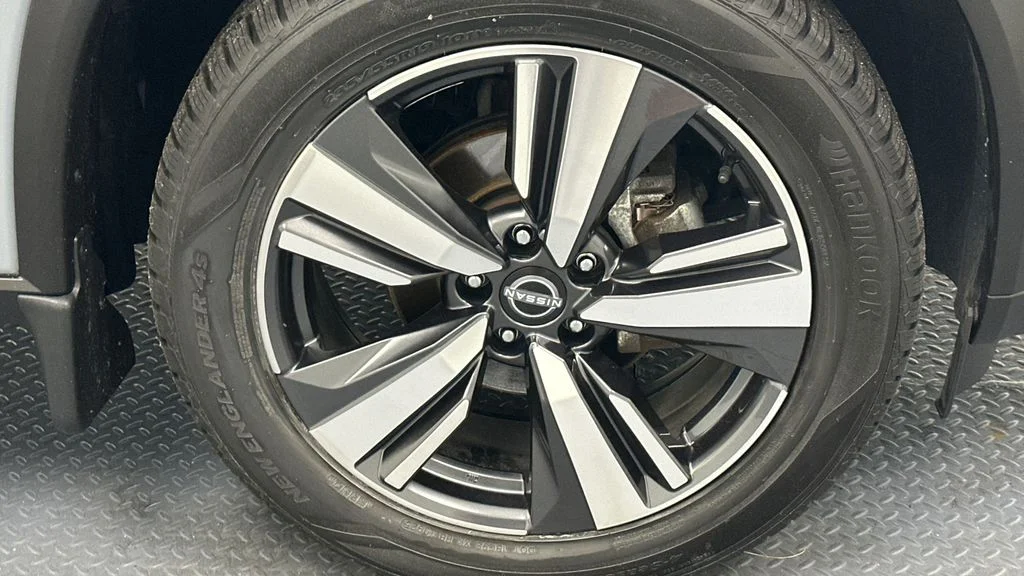 Certified Used 2023 Gray Nissan Platinum image 21