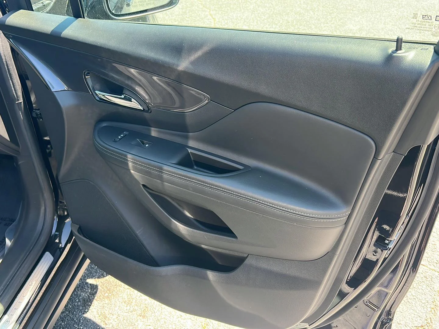 Used 2022 Ebony Twilight Metallic Buick Preferred image 14