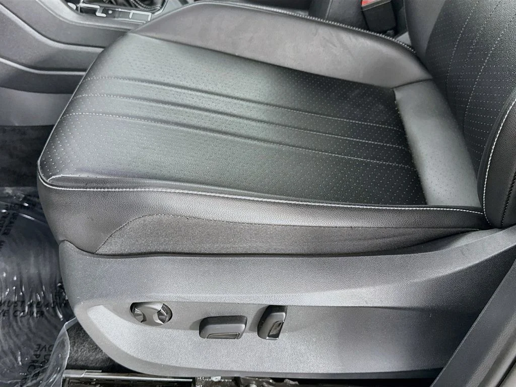 Used 2022 Gray Volkswagen 2.0T SE R-Line Black image 19
