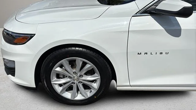 Used 2025 White Chevrolet LT image 37